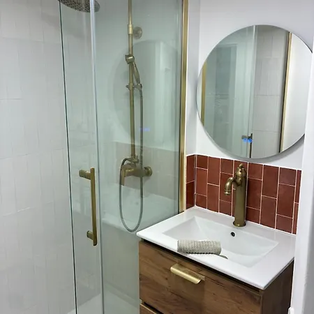 Cozy Avec Terrasse Idealement Situe Διαμέρισμα *